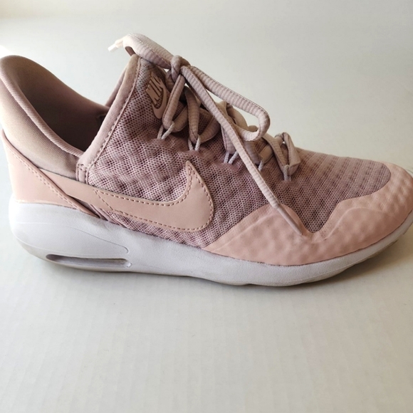 Nike Shoes - Nike Air Max Sashas